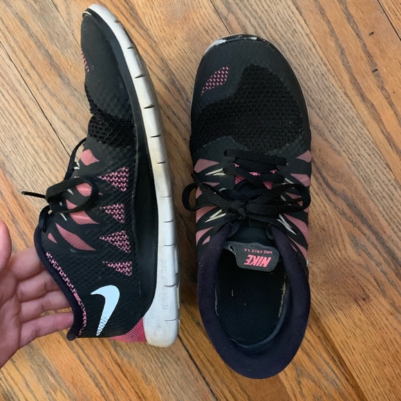 Nike Free Runs - Picture 1 of 3